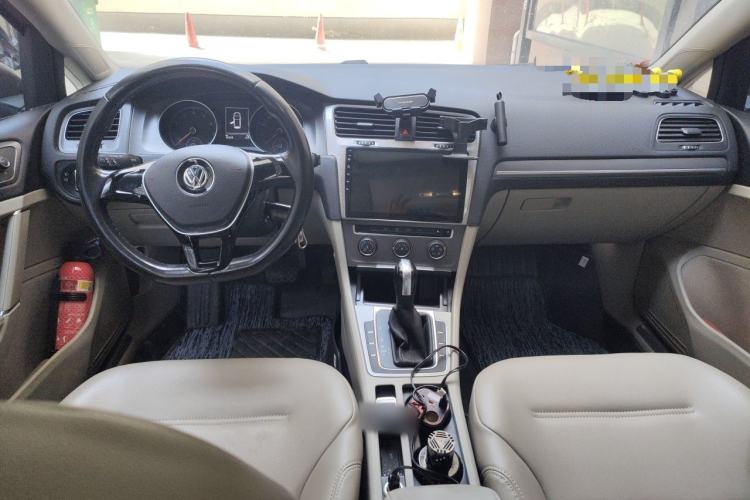 Used Volkswagen Golf 2016 230TSI Automatic Comfort Version Center Console