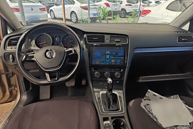 Used Volkswagen Golf 2016 230TSI Automatic Comfort Version Center Console