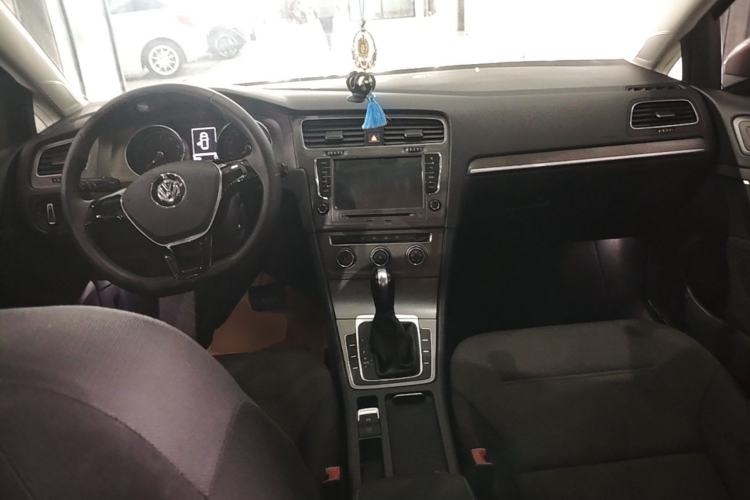 Used Volkswagen Golf 2016 1.6L Automatic Comfort Model Center Console
