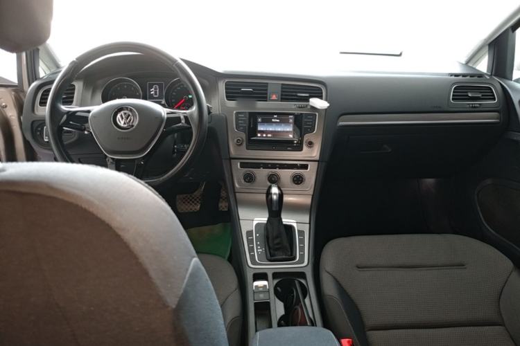 Used Volkswagen Golf 2016 230TSI Automatic Comfort Version Center Console
