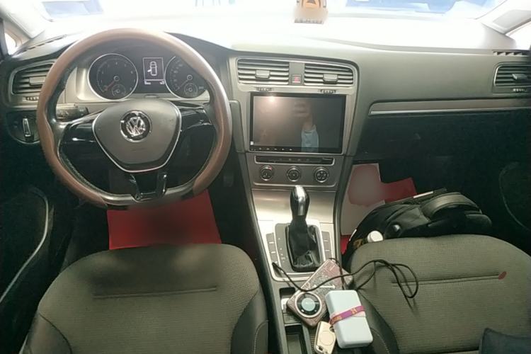 Used Volkswagen Golf 2016 230TSI Automatic Comfort Version Center Console