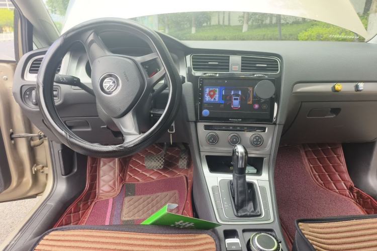 Used Volkswagen Golf 2016 1.6L Automatic Fashion Model Center Console