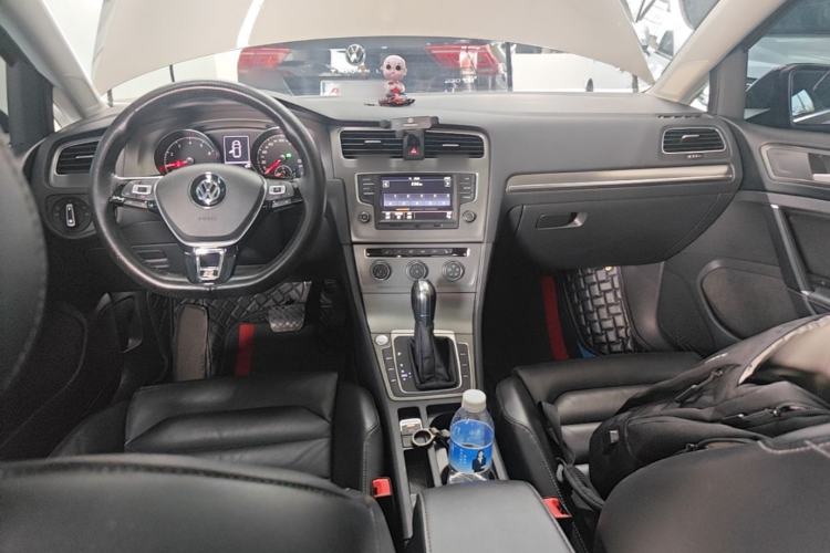 Used Volkswagen Golf 2016 230TSI Automatic Luxury Version Center Console