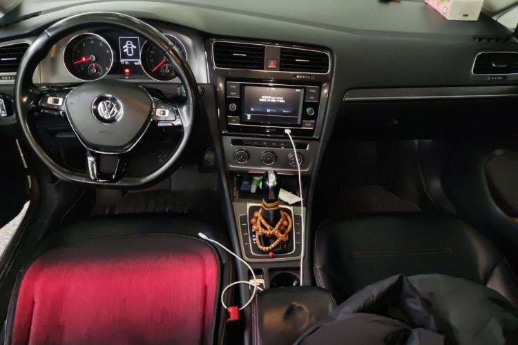 Used Volkswagen Golf 2016 230TSI Automatic Comfort Version Center Console