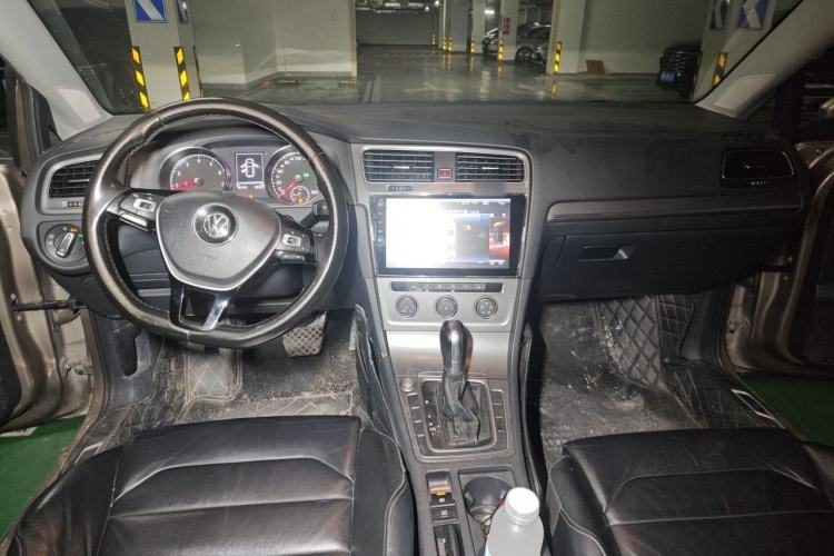 Used Volkswagen Golf 2016 230TSI Automatic Luxury Version Center Console