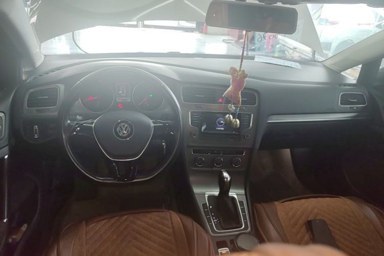 Used Volkswagen Golf 2016 1.6L Automatic Comfort Model Center Console