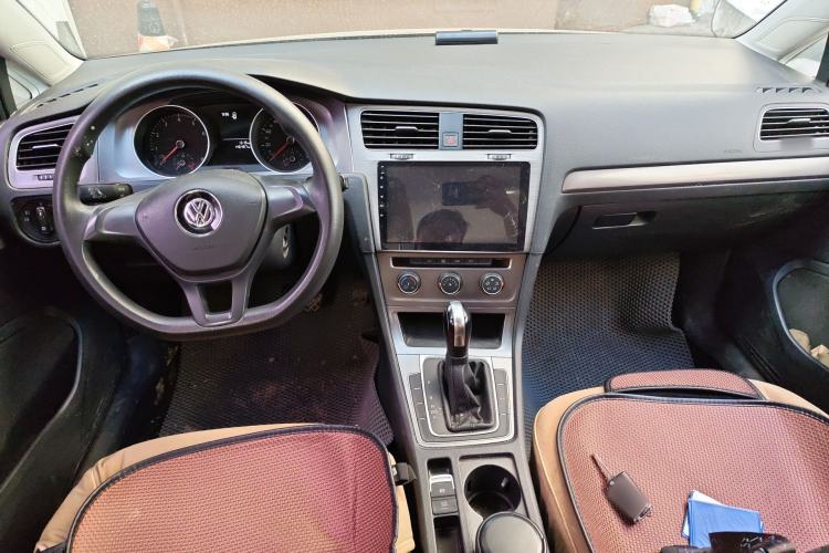 Used Volkswagen Golf 2016 1.6L Automatic Fashion Model Center Console