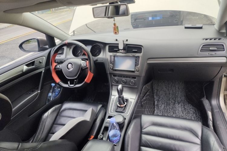 Used Volkswagen Golf 2016 230TSI Automatic Luxury Version Center Console