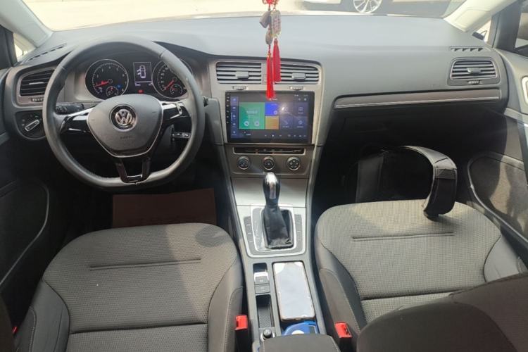 Used Volkswagen Golf 2016 1.6L Automatic Comfort Model Center Console