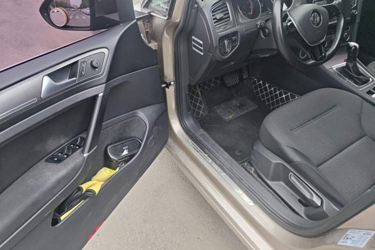 Used Volkswagen Golf 2016 1.6L Automatic Comfort Model Driver Seat