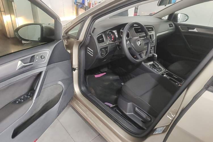 Used Volkswagen Golf 2016 1.6L Automatic Fashion Model Driver Seat