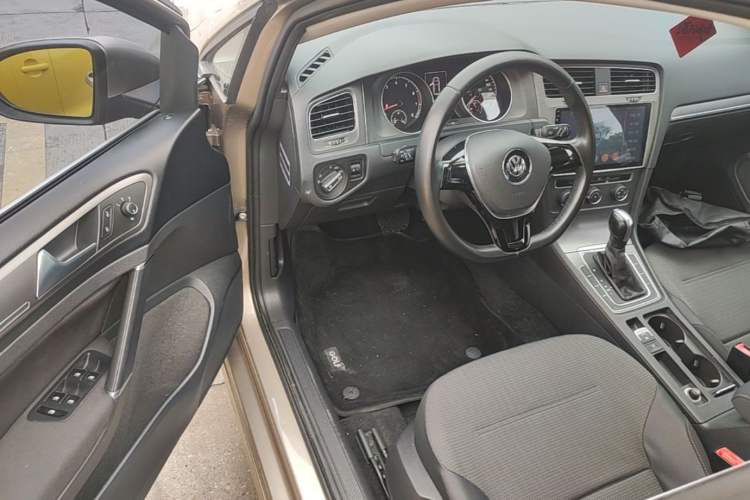 Used Volkswagen Golf 2016 1.6L Automatic Comfort Model Driver Seat