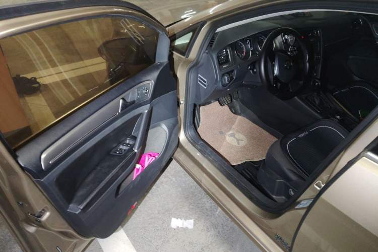 Used Volkswagen Golf 2016 1.6L Automatic Comfort Model Driver Seat