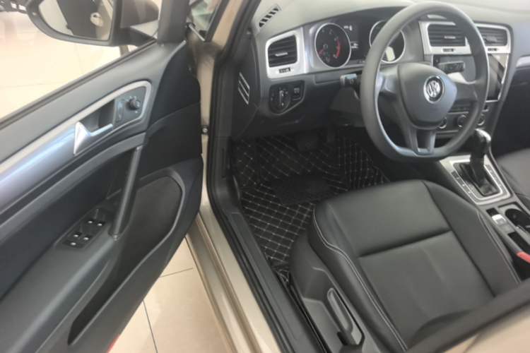 Used Volkswagen Golf 2016 1.6L Automatic Fashion Model Driver Seat