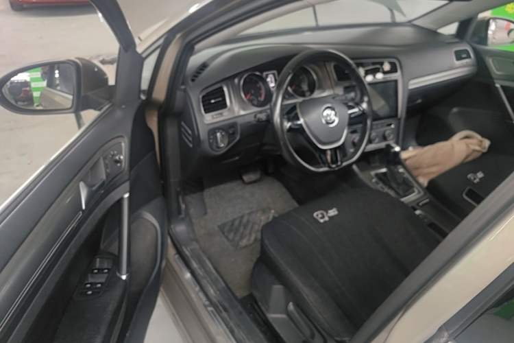 Used Volkswagen Golf 2016 1.6L Automatic Comfort Model Driver Seat