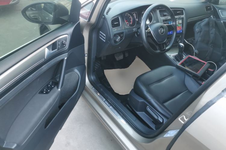 Used Volkswagen Golf 2016 230TSI Automatic Comfort Version Driver Seat