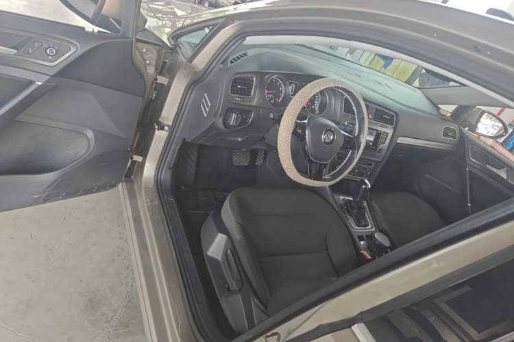 Used Volkswagen Golf 2016 1.6L Automatic Comfort Model Driver Seat