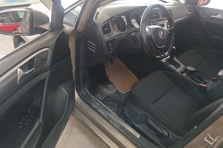 Used Volkswagen Golf 2016 1.6L Automatic Fashion Model Driver Seat