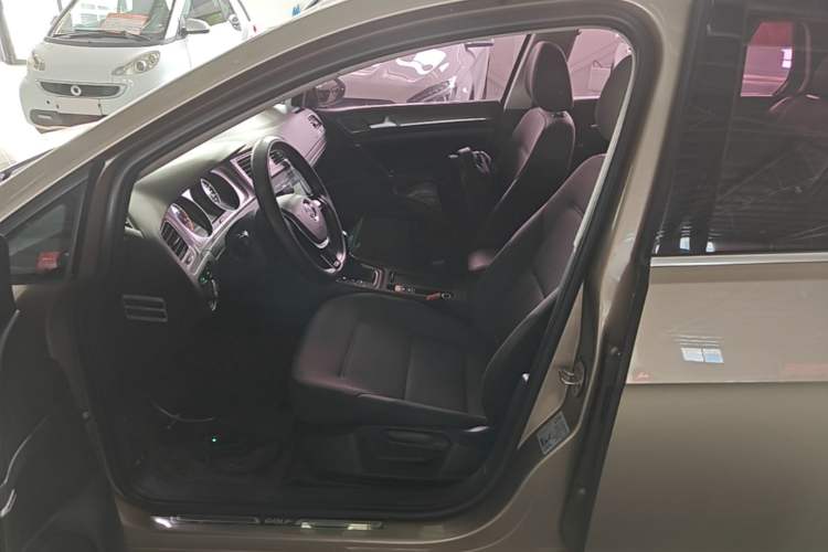 Used Volkswagen Golf 2016 230TSI Automatic Comfort Version Driver Seat
