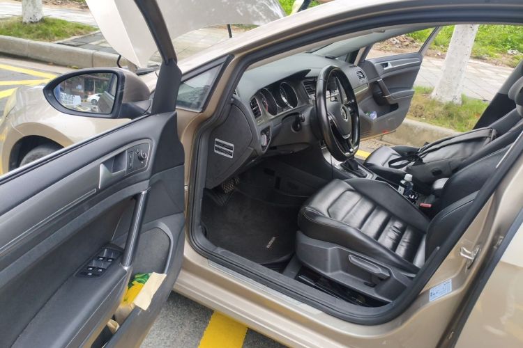 Used Volkswagen Golf 2016 230TSI Automatic Luxury Version Driver Seat