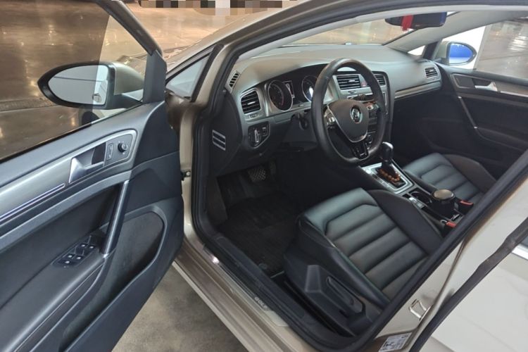 Used Volkswagen Golf 2016 230TSI Automatic Luxury Version Driver Seat