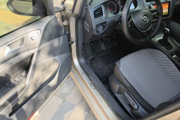 Used Volkswagen Golf 2016 1.6L Automatic Comfort Model Driver Seat