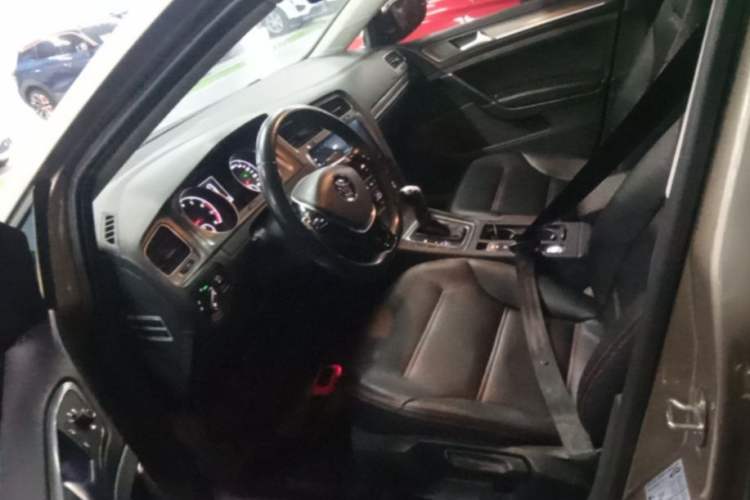 Used Volkswagen Golf 2016 230TSI Automatic Comfort Version Driver Seat