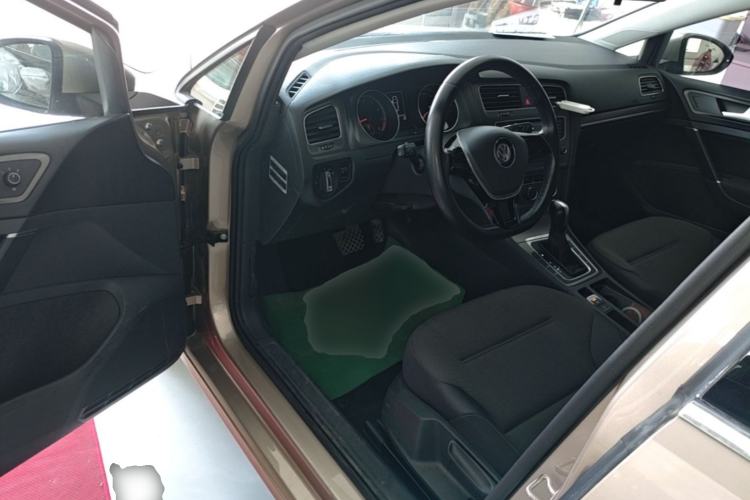 Used Volkswagen Golf 2016 230TSI Automatic Comfort Version Driver Seat