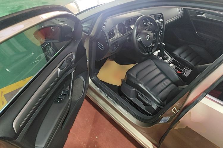 Used Volkswagen Golf 2016 230TSI Automatic Luxury Version Driver Seat