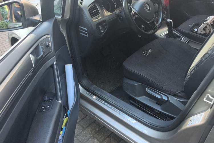 Used Volkswagen Golf 2016 1.6L Automatic Fashion Model Driver Seat