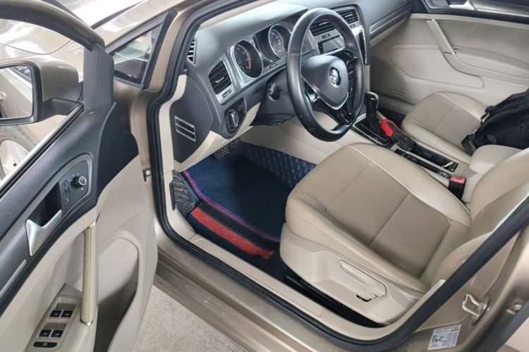 Used Volkswagen Golf 2016 230TSI Automatic Comfort Version Driver Seat