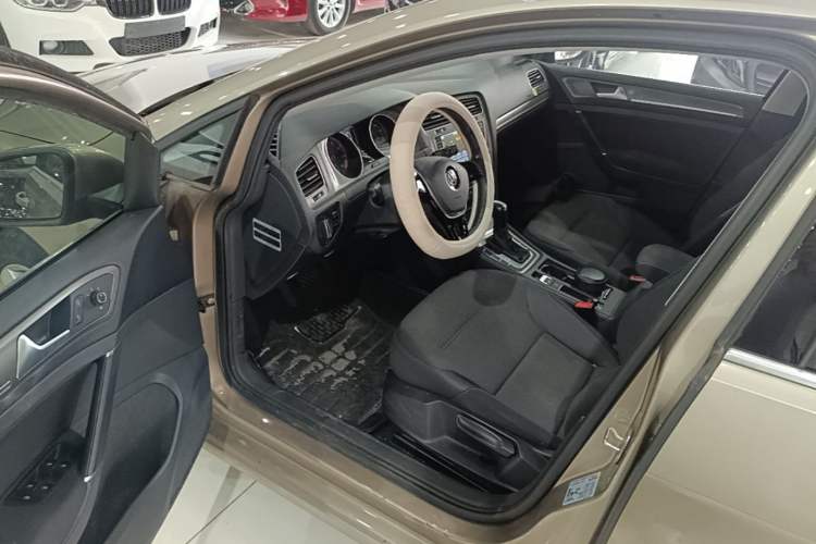 Used Volkswagen Golf 2016 1.6L Automatic Comfort Model Driver Seat