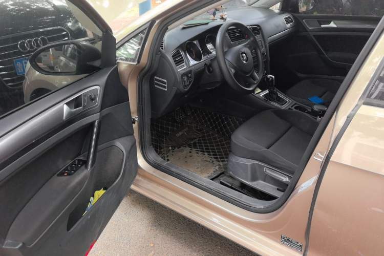 Used Volkswagen Golf 2016 1.6L Automatic Fashion Model Driver Seat
