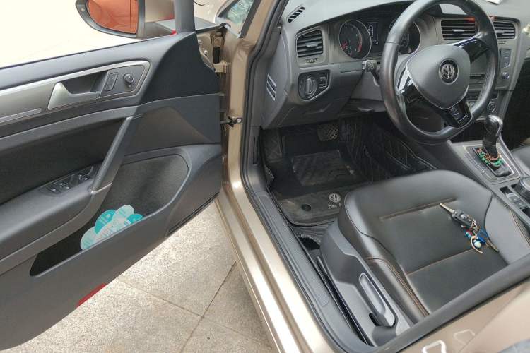 Used Volkswagen Golf 2016 1.6L Automatic Comfort Model Driver Seat