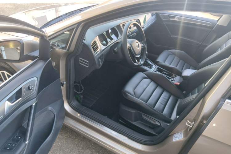 Used Volkswagen Golf 2016 230TSI Automatic Luxury Version Driver Seat