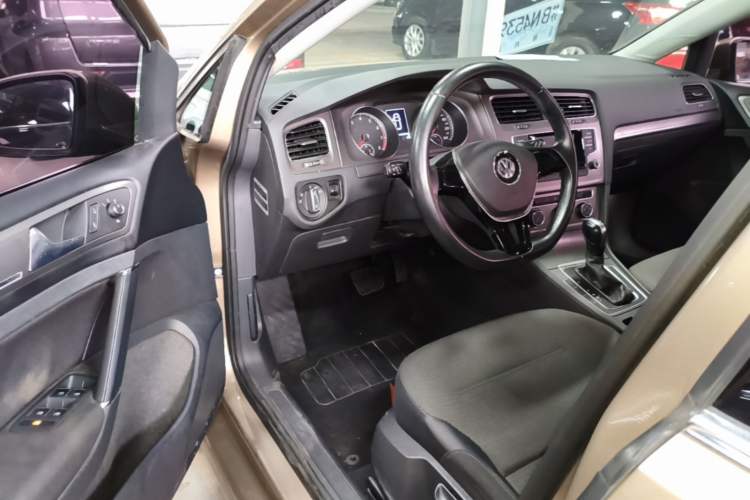 Used Volkswagen Golf 2016 230TSI Automatic Comfort Version Driver Seat