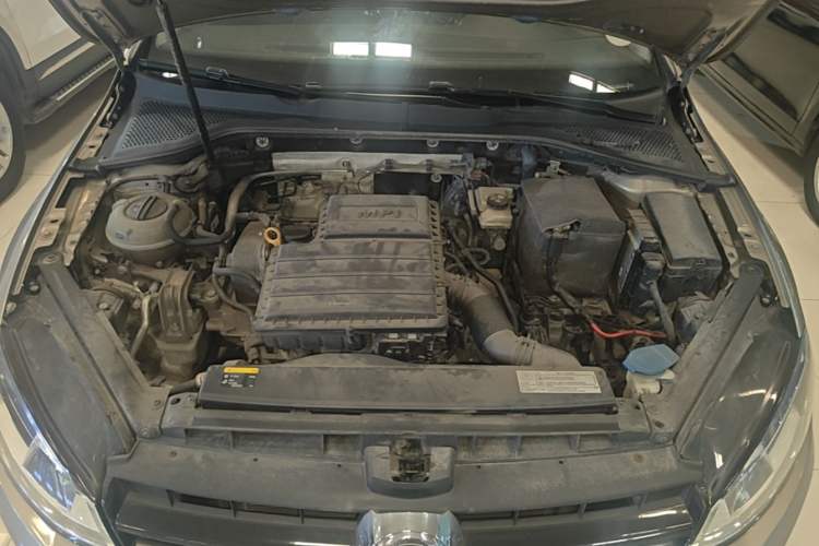 Used Volkswagen Golf 2016 1.6L Automatic Fashion Model Engine Bay