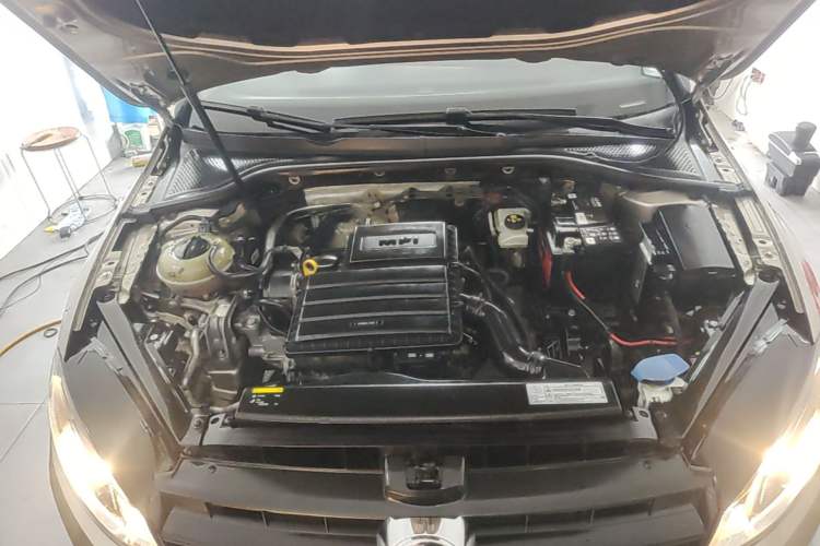 Used Volkswagen Golf 2016 1.6L Automatic Fashion Model Engine Bay