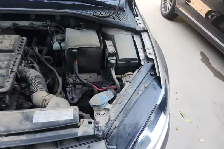 Used Volkswagen Golf 2016 1.6L Automatic Comfort Model Engine Bay Left