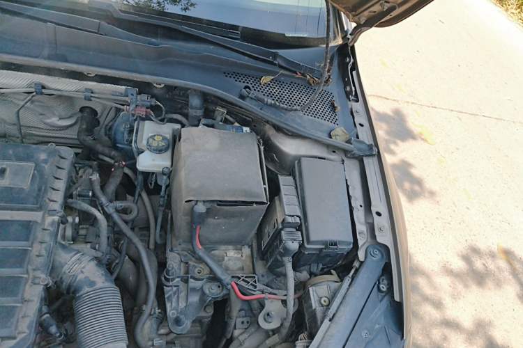 Used Volkswagen Golf 2016 1.6L Automatic Comfort Model Engine Bay Left