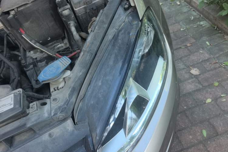 Used Volkswagen Golf 2016 1.6L Automatic Fashion Model Engine Bay Left