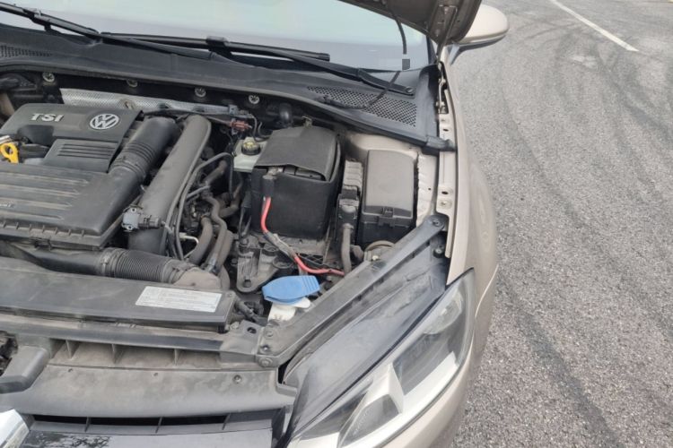 Used Volkswagen Golf 2016 230TSI Automatic Luxury Version Engine Bay Left