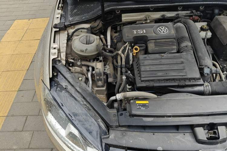 Used Volkswagen Golf 2016 230TSI Automatic Luxury Version Engine Bay Right