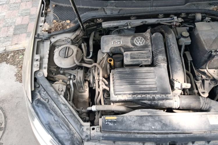 Used Volkswagen Golf 2016 230TSI Automatic Luxury Version Engine Bay Right