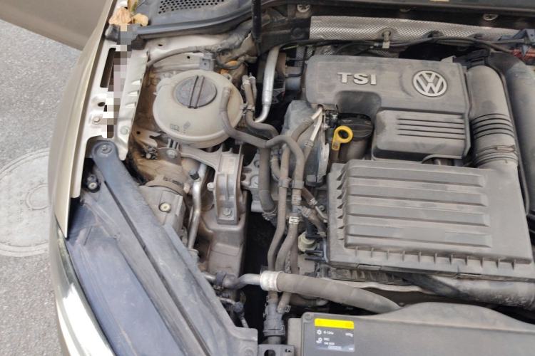 Used Volkswagen Golf 2016 230TSI Automatic Luxury Version Engine Bay Right