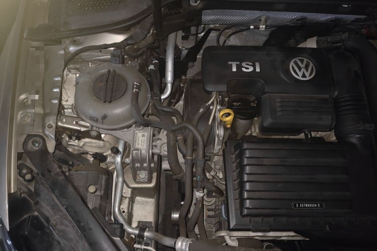 Used Volkswagen Golf 2016 230TSI Automatic Comfort Version Engine Bay Right