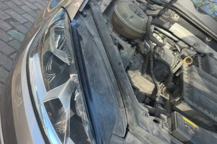 Used Volkswagen Golf 2016 1.6L Automatic Fashion Model Engine Bay Right