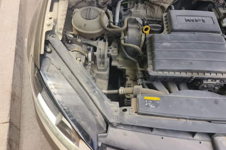 Used Volkswagen Golf 2016 1.6L Automatic Fashion Model Engine Bay Right