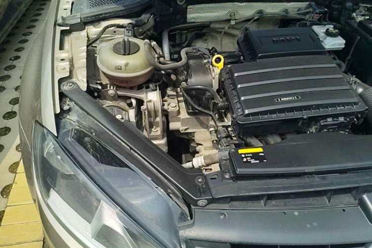 Used Volkswagen Golf 2016 1.6L Automatic Fashion Model Engine Bay Right