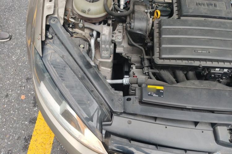 Used Volkswagen Golf 2016 1.6L Automatic Fashion Model Engine Bay Right